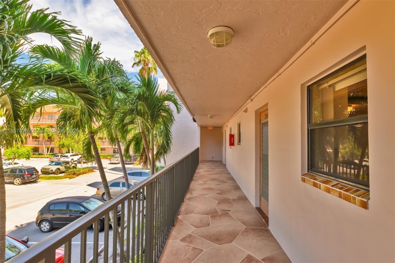 10444 NW 30th Ct, Unit 204, Sunrise, FL 33322 Photo