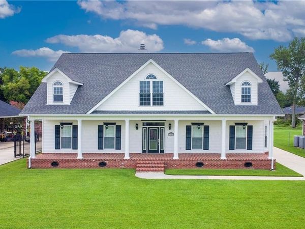 160 BELLE GROVE Drive, LaPlace, LA 70068