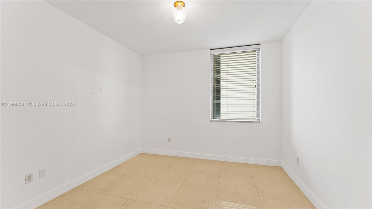 1050 Brickell Ave, Unit 2620, Miami, FL 33131 Photo