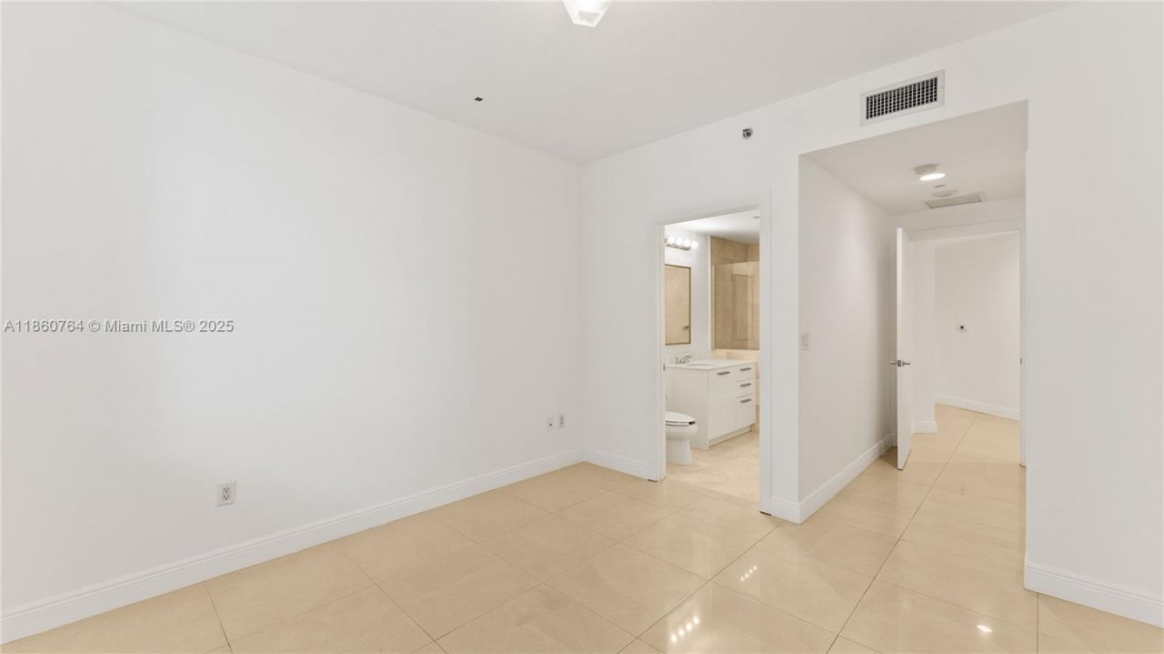 1050 Brickell Ave, Unit 2620, Miami, FL 33131 Photo