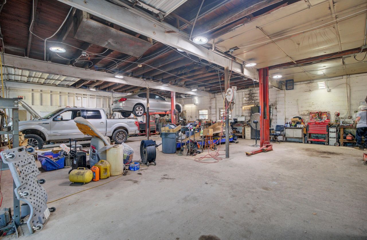 5095 Dorchester Rd Road Photo 5