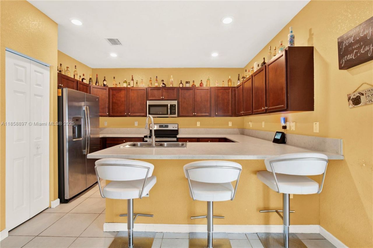 10480 W 33rd Ln, Hialeah, FL 33018 Photo