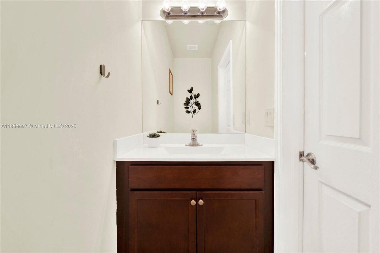 10480 W 33rd Ln, Hialeah, FL 33018 Photo