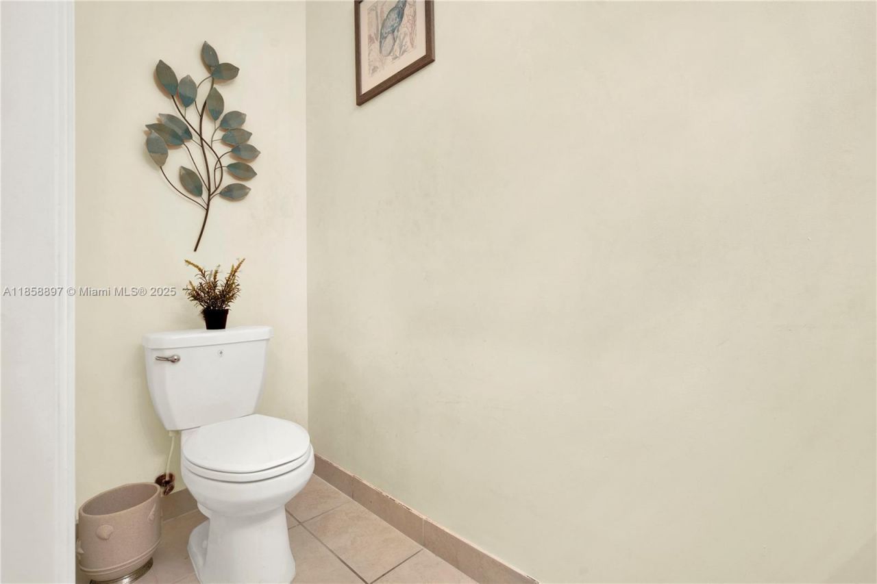 10480 W 33rd Ln, Hialeah, FL 33018 Photo