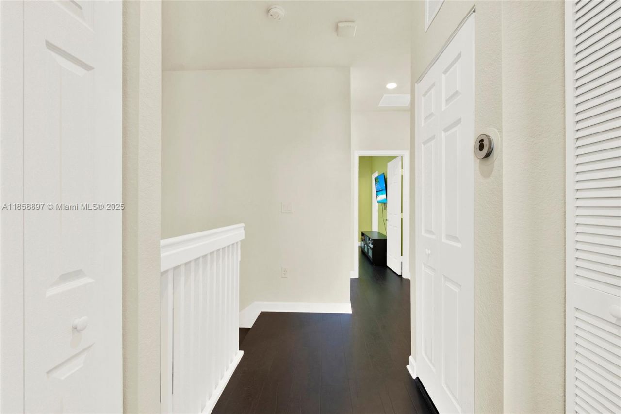 10480 W 33rd Ln, Hialeah, FL 33018 Photo