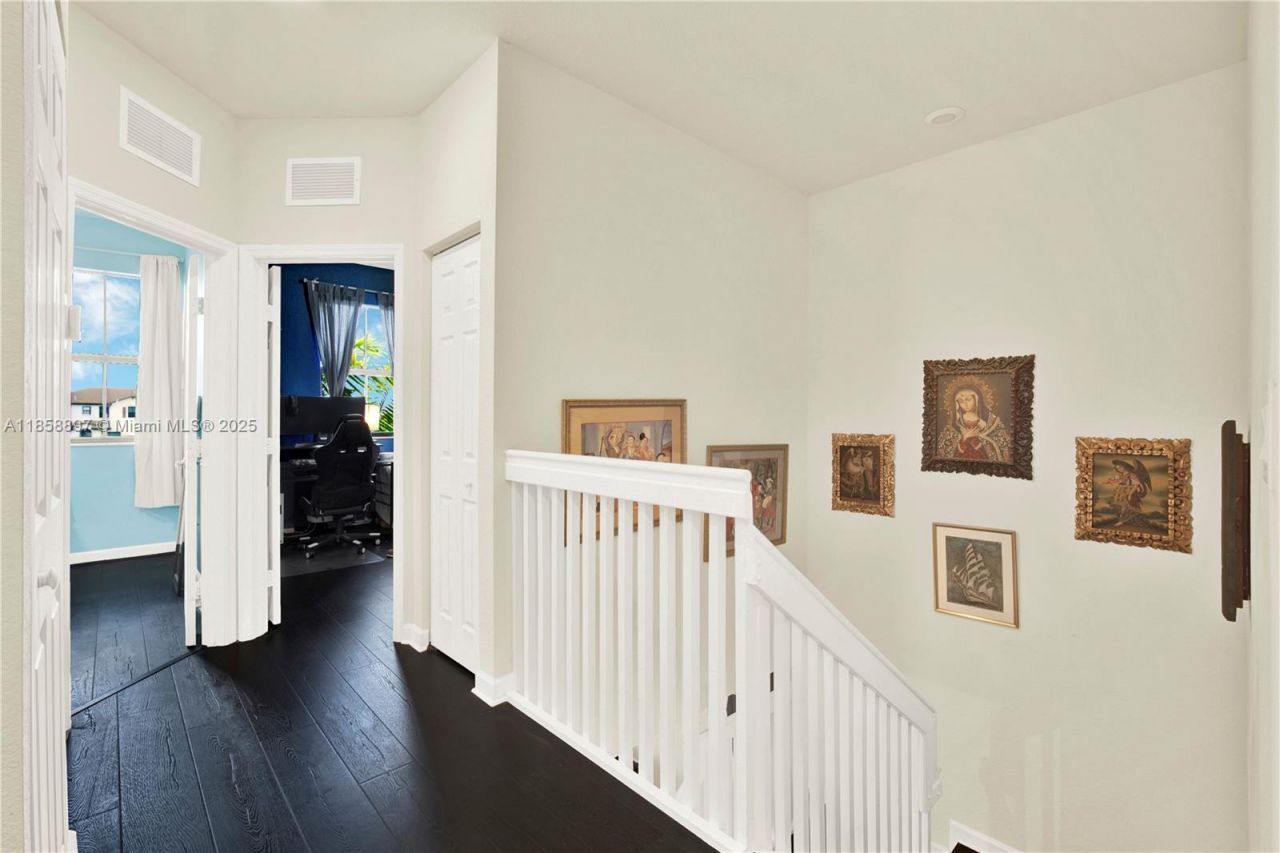 10480 W 33rd Ln, Hialeah, FL 33018 Photo