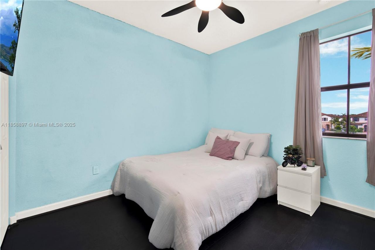 10480 W 33rd Ln, Hialeah, FL 33018 Photo