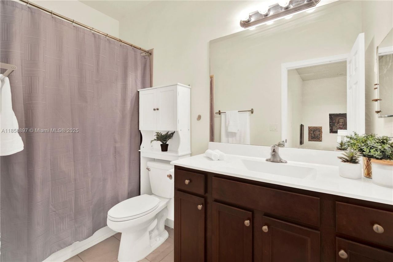 10480 W 33rd Ln, Hialeah, FL 33018 Photo