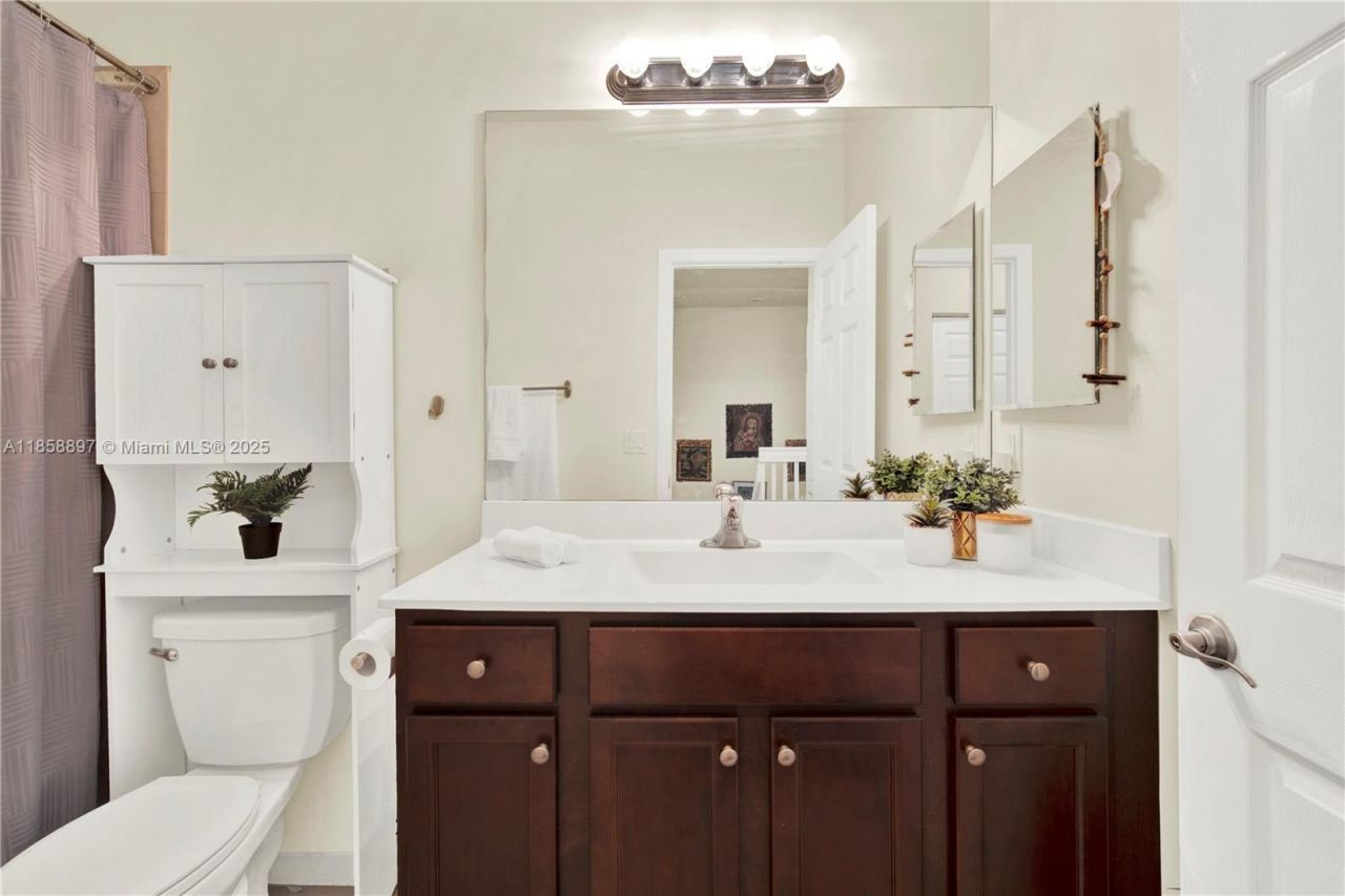 10480 W 33rd Ln, Hialeah, FL 33018 Photo