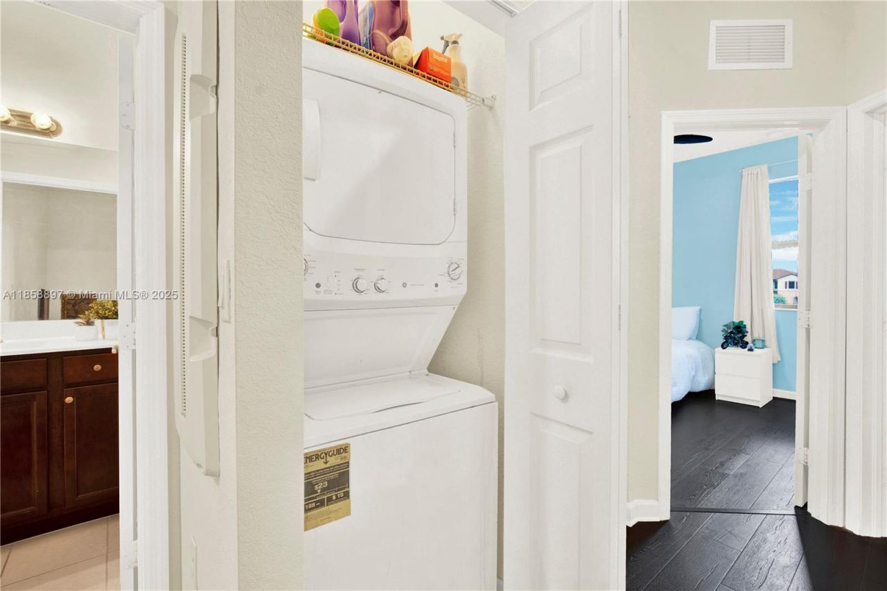 10480 W 33rd Ln, Hialeah, FL 33018 Photo