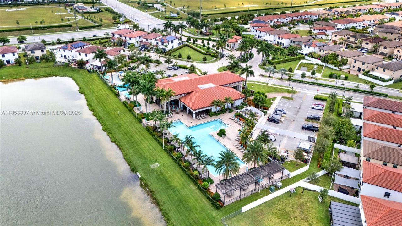 10480 W 33rd Ln, Hialeah, FL 33018 Photo