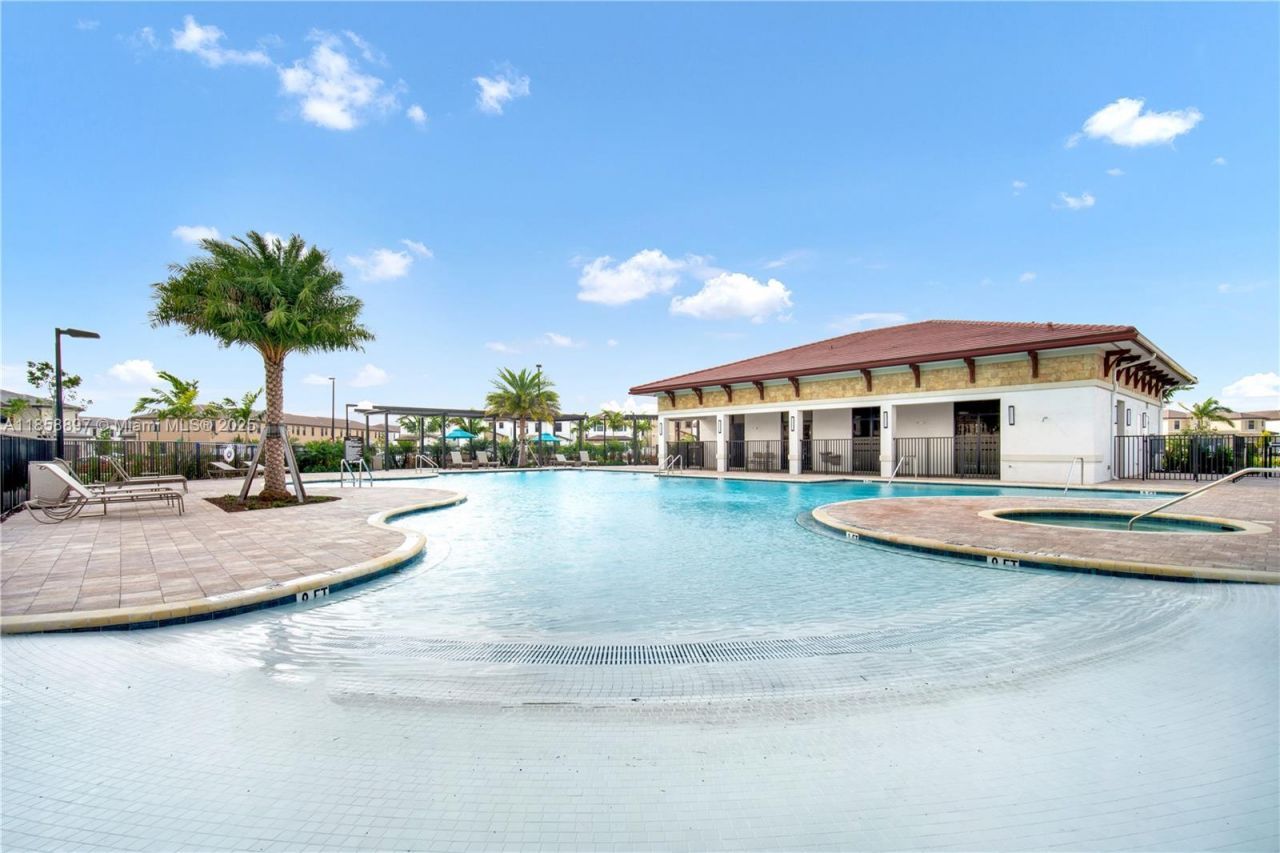 10480 W 33rd Ln, Hialeah, FL 33018 Photo