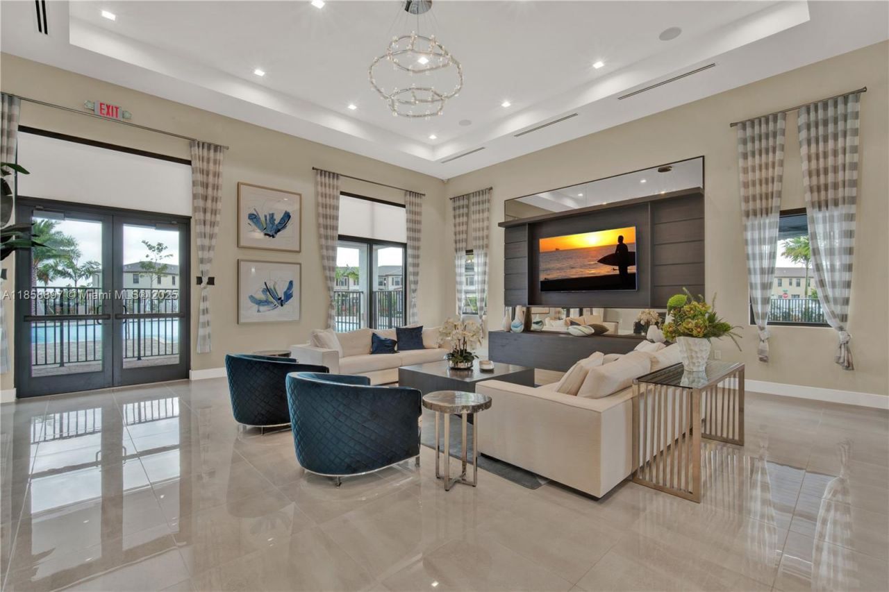 10480 W 33rd Ln, Hialeah, FL 33018 Photo