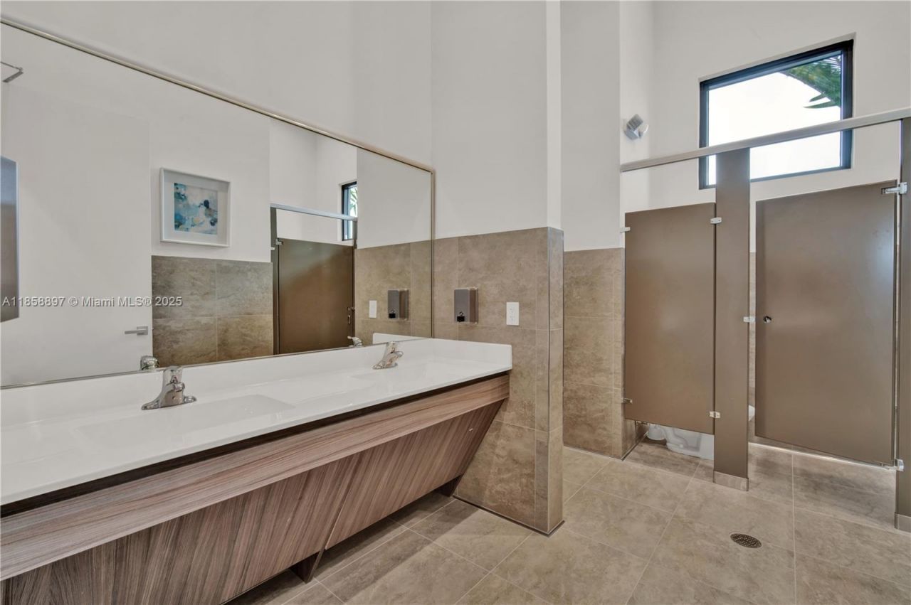 10480 W 33rd Ln, Hialeah, FL 33018 Photo