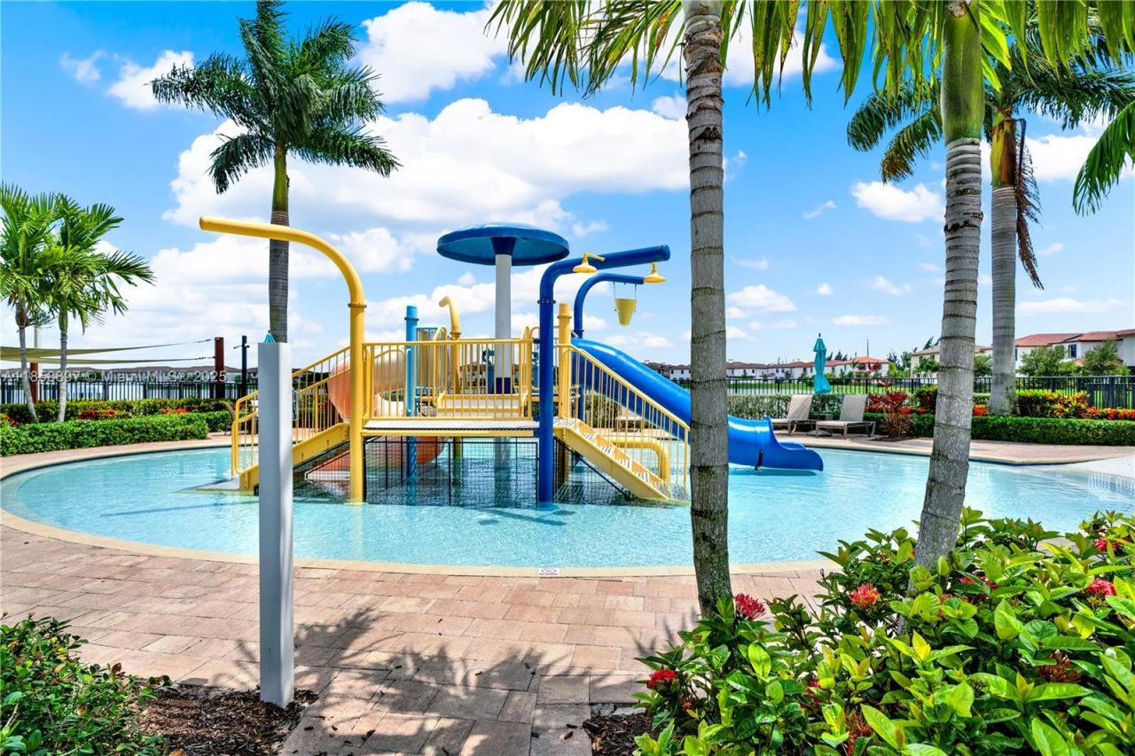 10480 W 33rd Ln, Hialeah, FL 33018 Photo