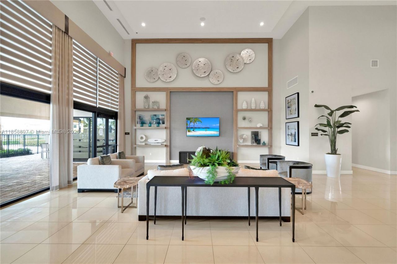 10480 W 33rd Ln, Hialeah, FL 33018 Photo