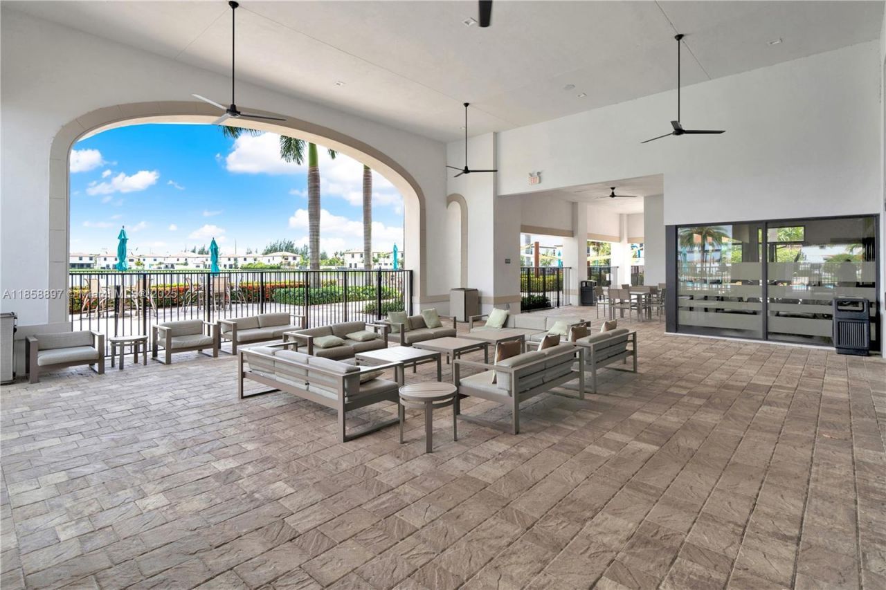 10480 W 33rd Ln, Hialeah, FL 33018 Photo