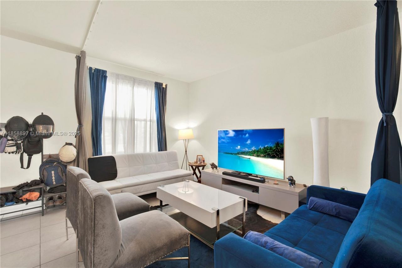 10480 W 33rd Ln, Hialeah, FL 33018 Photo