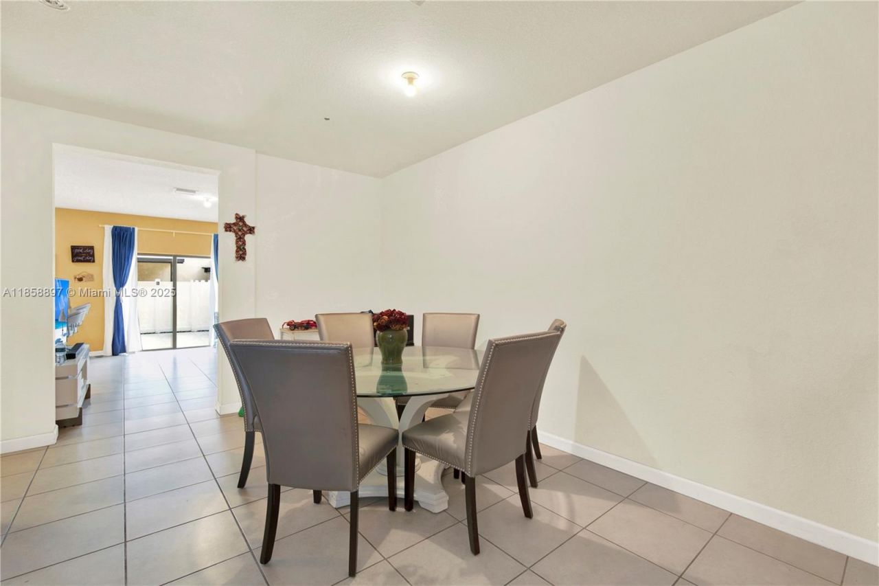 10480 W 33rd Ln, Hialeah, FL 33018 Photo