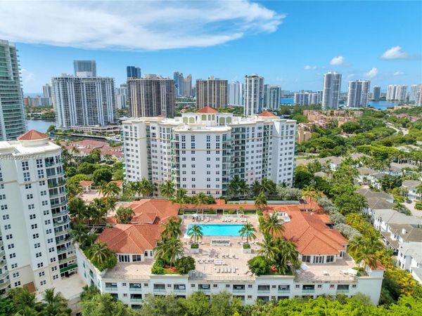 19900 E Country Club Dr, Unit 308, Aventura, FL 33180
