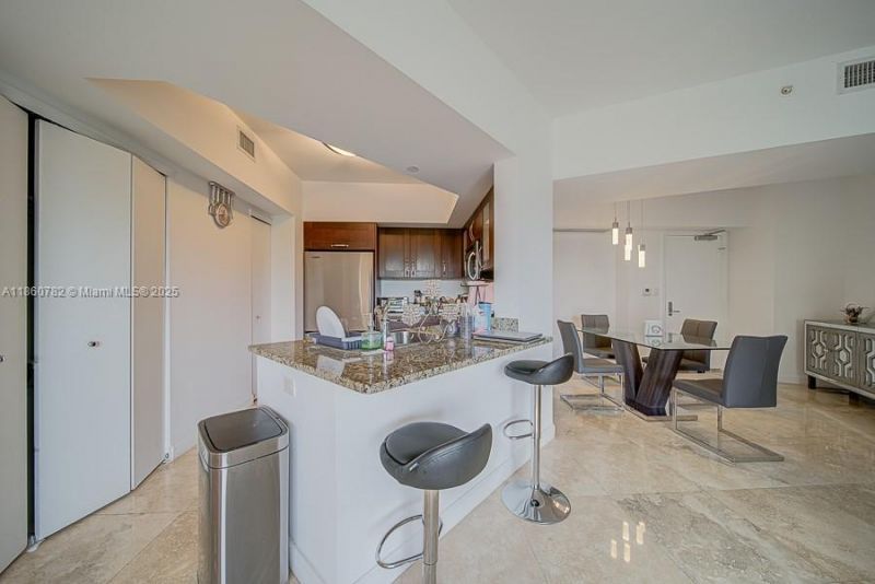 19900 E Country Club Dr, Unit 308, Aventura, FL 33180 Photo