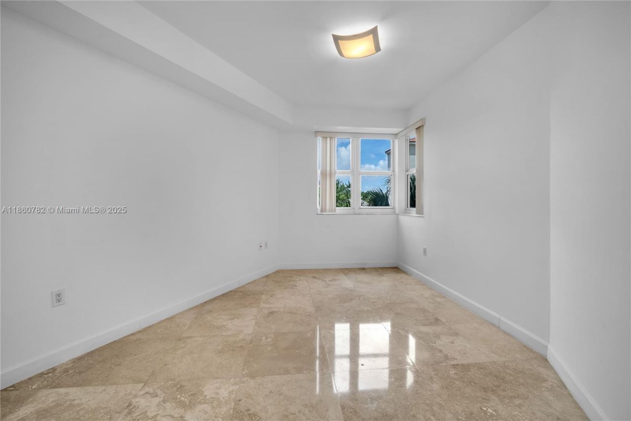 19900 E Country Club Dr, Unit 308, Aventura, FL 33180 Photo