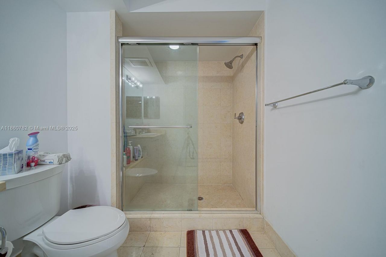 19900 E Country Club Dr, Unit 308, Aventura, FL 33180 Photo