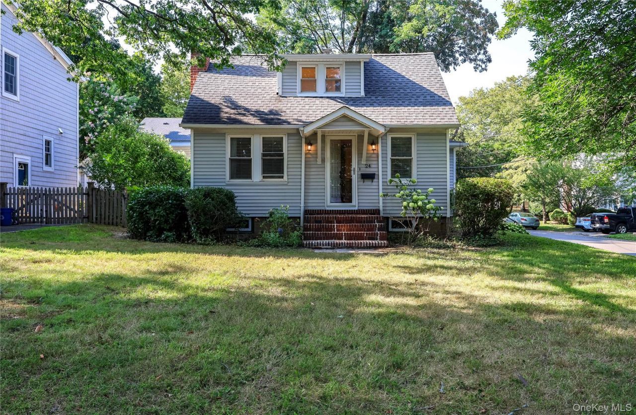 24 8th Avenue, Sea Cliff, NY 11579 Main Photo