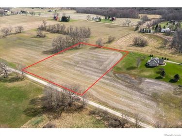 L Schrepfer Road, Howell, MI 48855