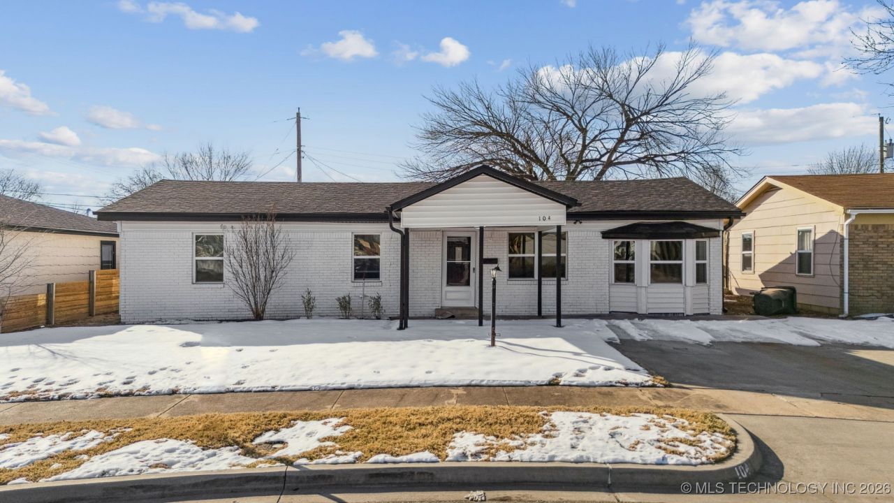 104 W 11th Street, Owasso, OK 74055 Main Photo