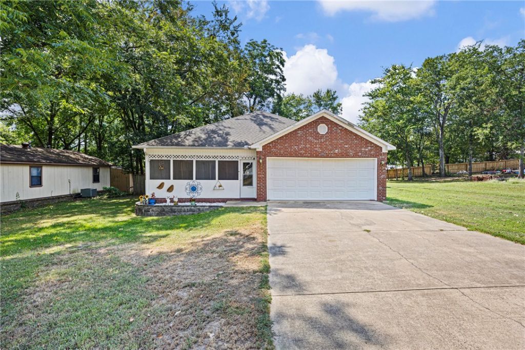 304 S Ola Street, Morrilton, AR 72110 Main Photo