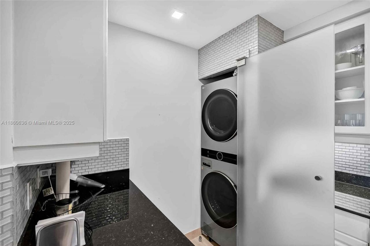 715 Crandon Blvd, Unit PH-5, Key Biscayne, FL 33149 Photo