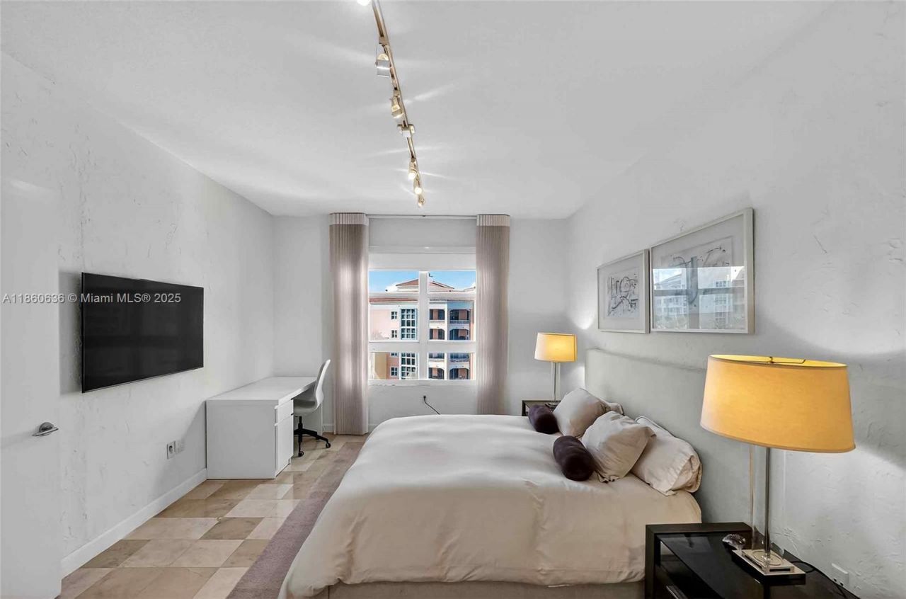 715 Crandon Blvd, Unit PH-5, Key Biscayne, FL 33149 Photo