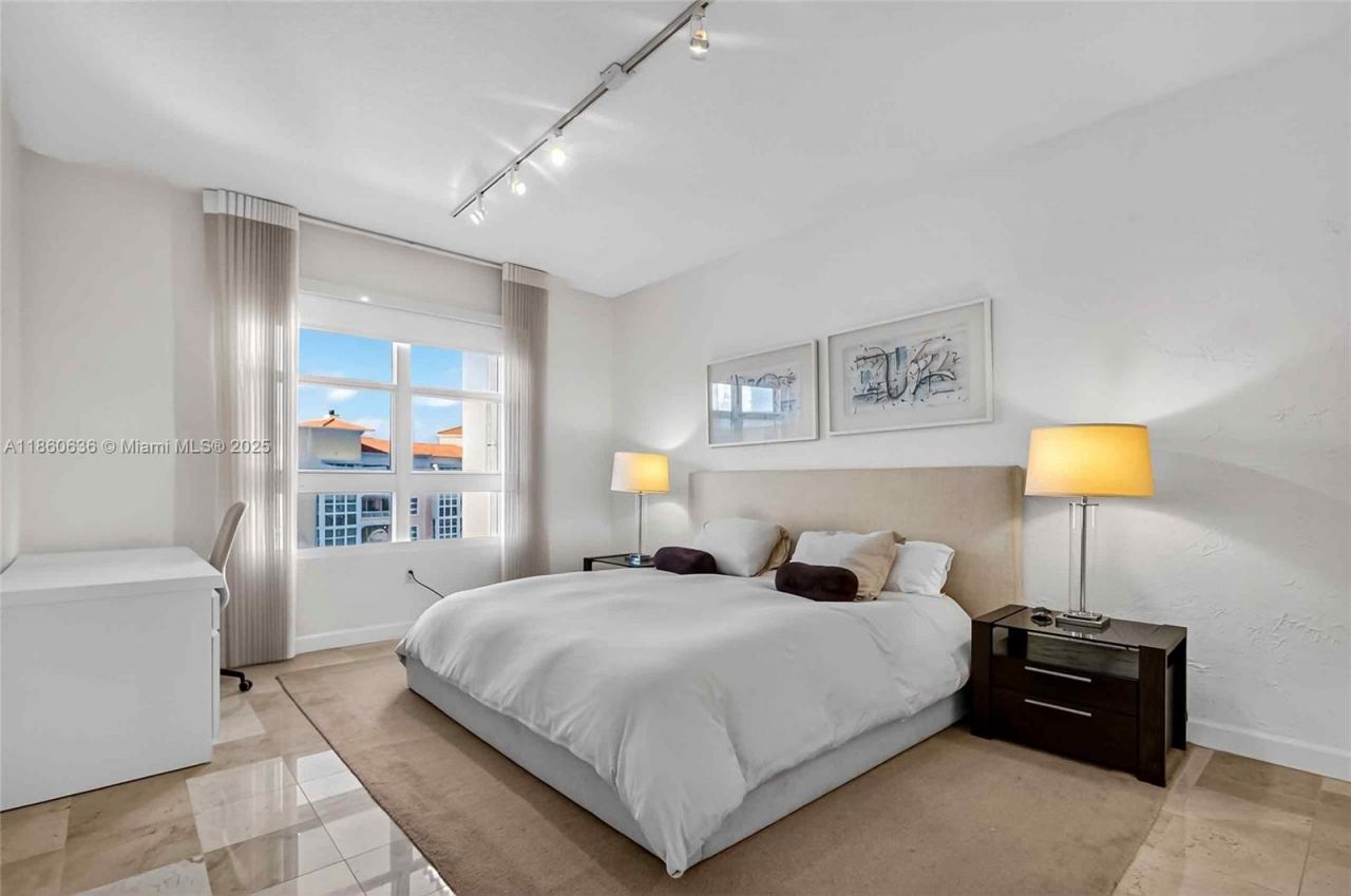 715 Crandon Blvd, Unit PH-5, Key Biscayne, FL 33149 Photo