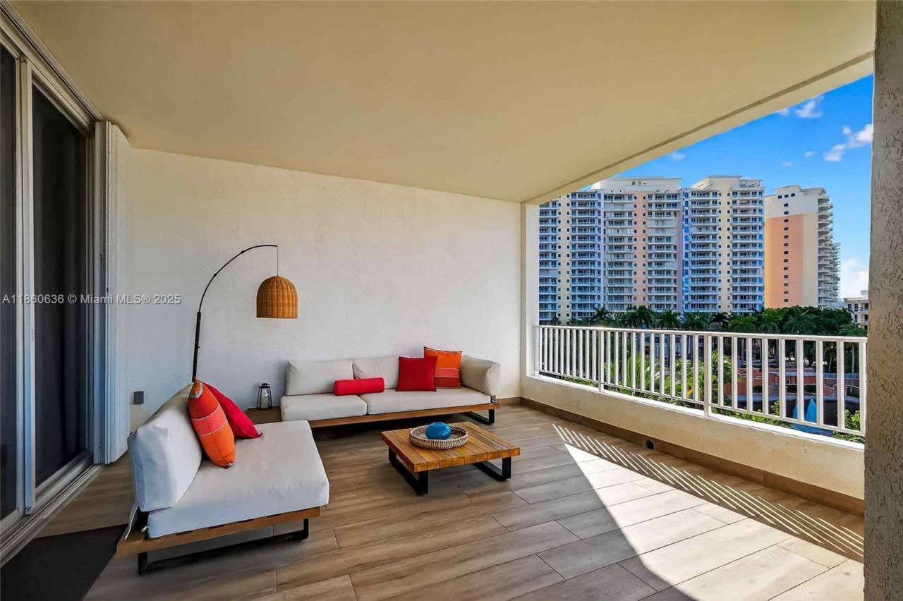715 Crandon Blvd, Unit PH-5, Key Biscayne, FL 33149 Photo