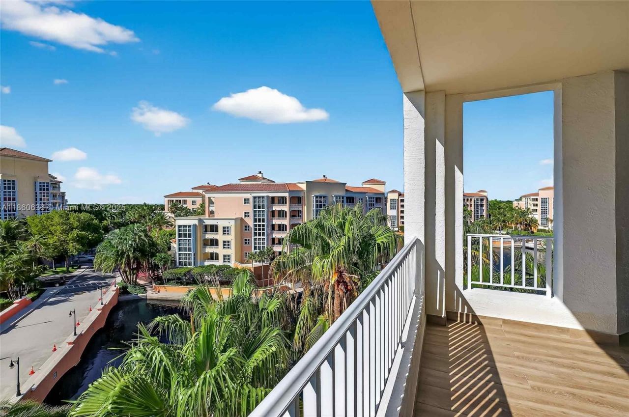 715 Crandon Blvd, Unit PH-5, Key Biscayne, FL 33149 Photo