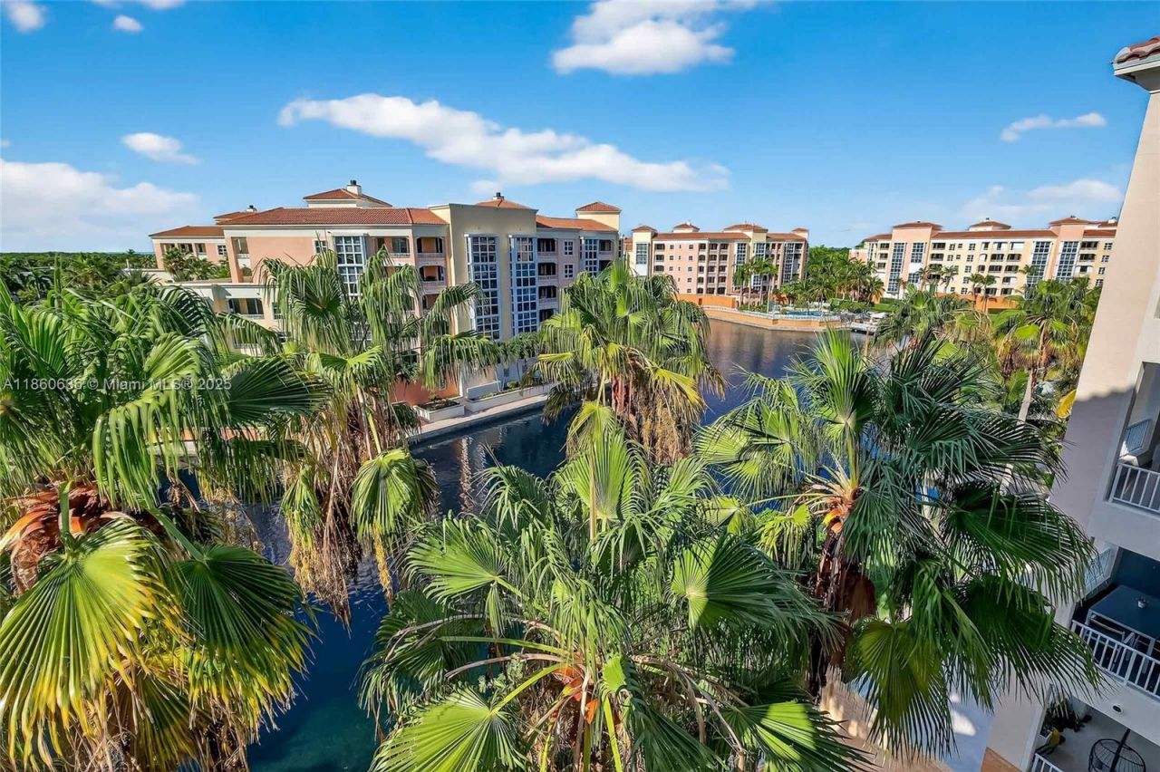 715 Crandon Blvd, Unit PH-5, Key Biscayne, FL 33149 Photo