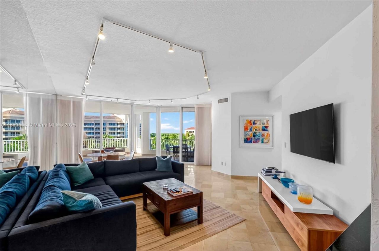 715 Crandon Blvd, Unit PH-5, Key Biscayne, FL 33149 Photo