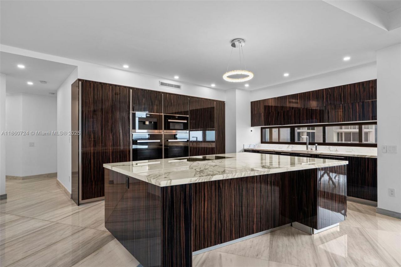 18555 Collins Ave, Unit 2105, Sunny Isles Beach, FL 33160 Photo