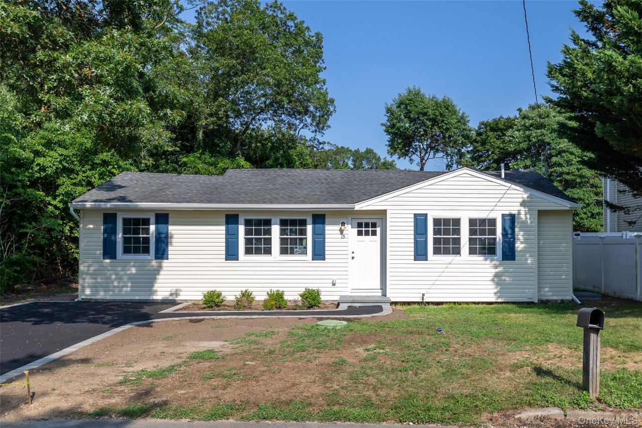 15 Maple Street, Wyandanch, NY 11798 Main Photo