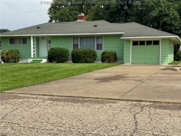 211 Joan Place, New Haven, WV 25265