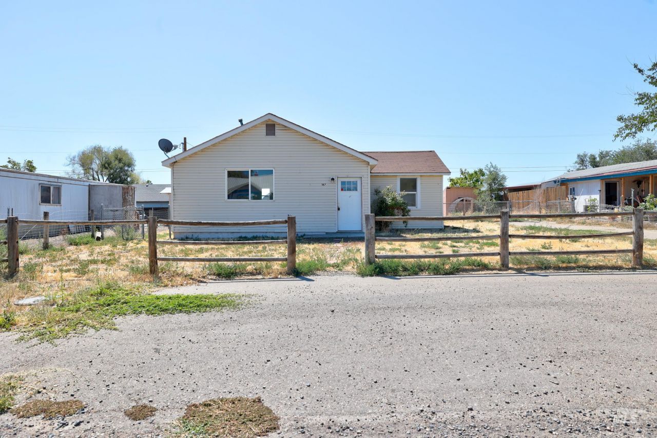 167 W 3rd Ave, Glenns Ferry, ID 83623 Main Photo