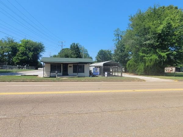 85 Tennessee Ave N, Parsons, TN 38363