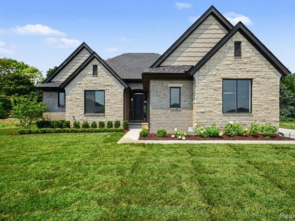 56211 Stone Falcon Drive, Shelby Township, Mi 48315