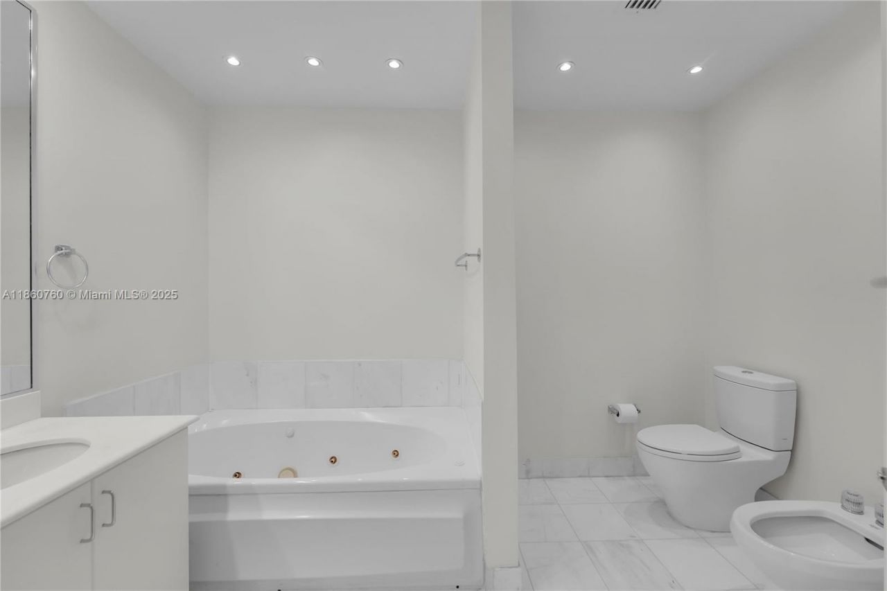 1 Century Ln, Unit 202, Miami Beach, FL 33139 Photo