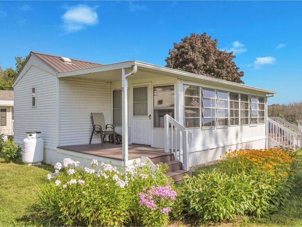 13 Jonathan Circle, South Hero, VT 05486