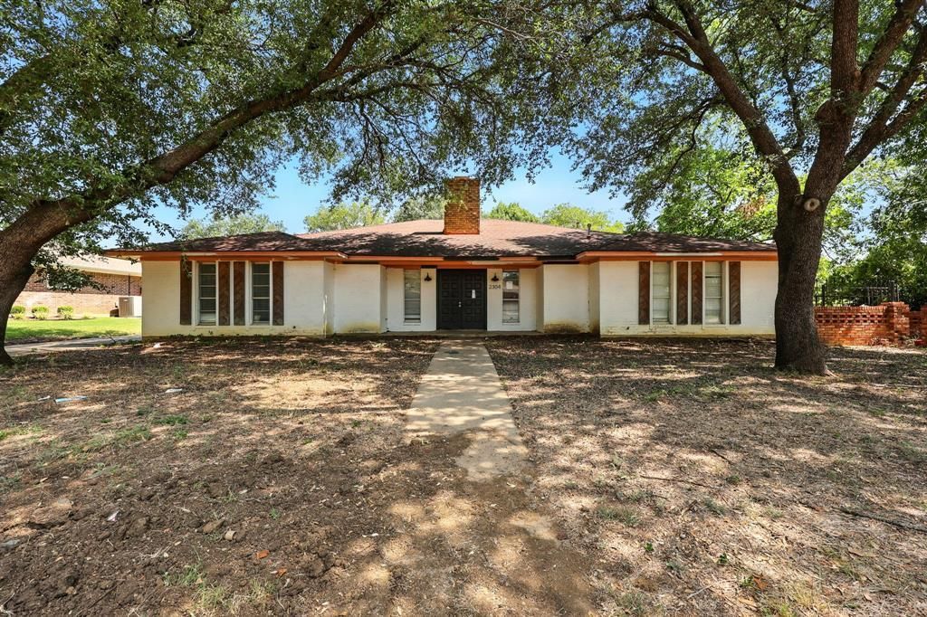 2304 Royal Acres Drive, Denton, TX 76209 Main Photo