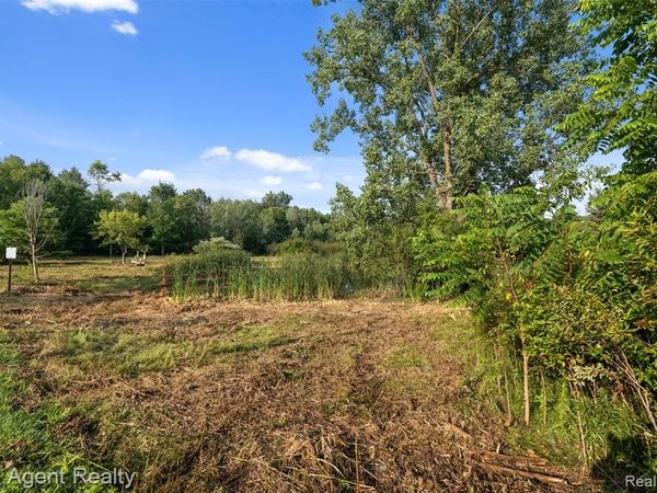 00 West Street, Leonard Vlg, MI 48367