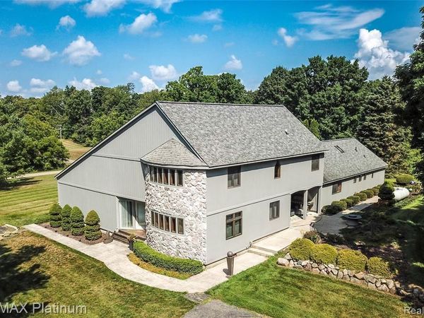 5160 Fenton Road, Hartland Twp, MI 48430