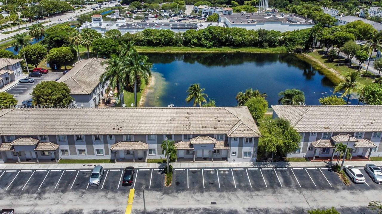 5725 NW 109th Ave, Unit 26, Doral, FL 33178 Photo